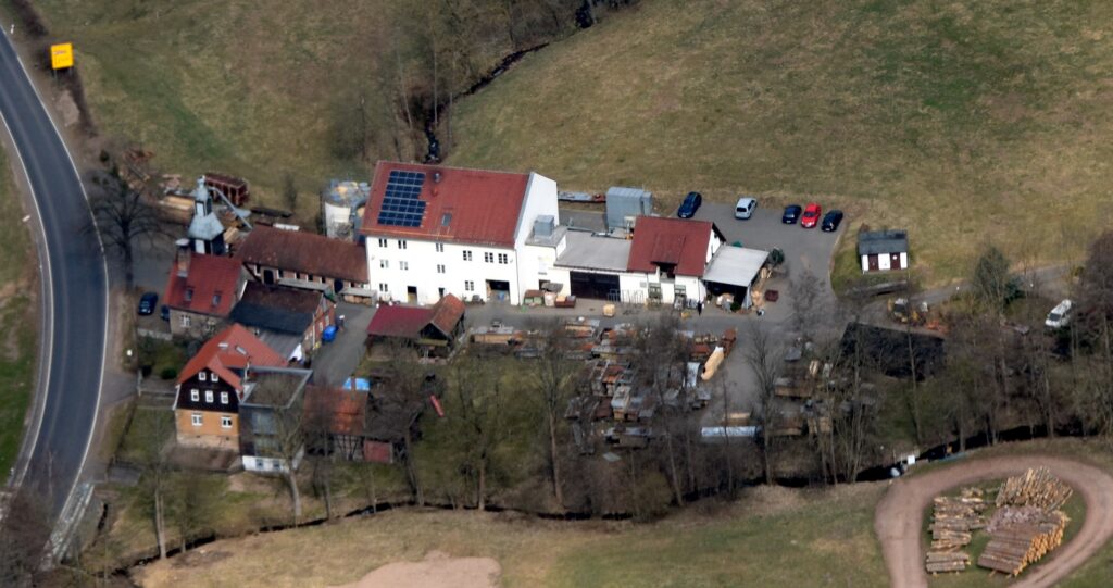 Historische Holz-Drechselbank mit Schwungrad